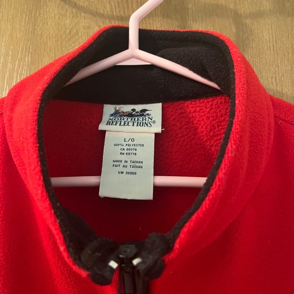 Red vest - Picture 3 of 6